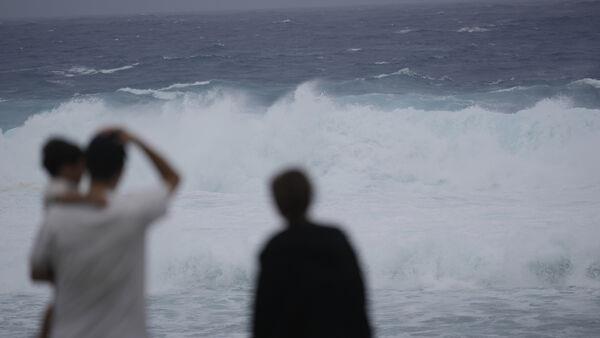 Japan issues tsunami a<em></em>lert after series of strong earthquakes off western coast